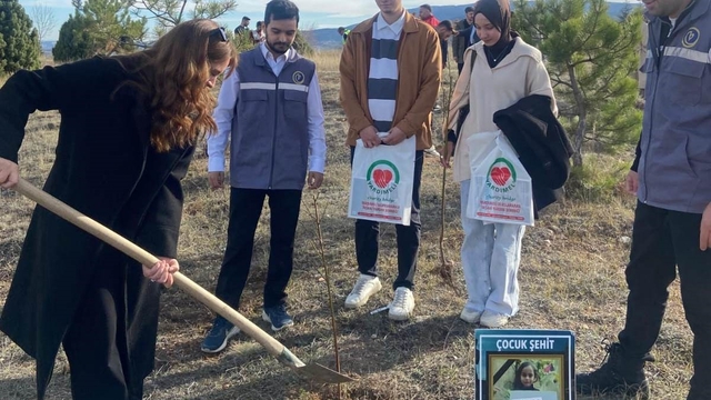 Kütahya'da şehit çocukları için fidan dikim etkinliği