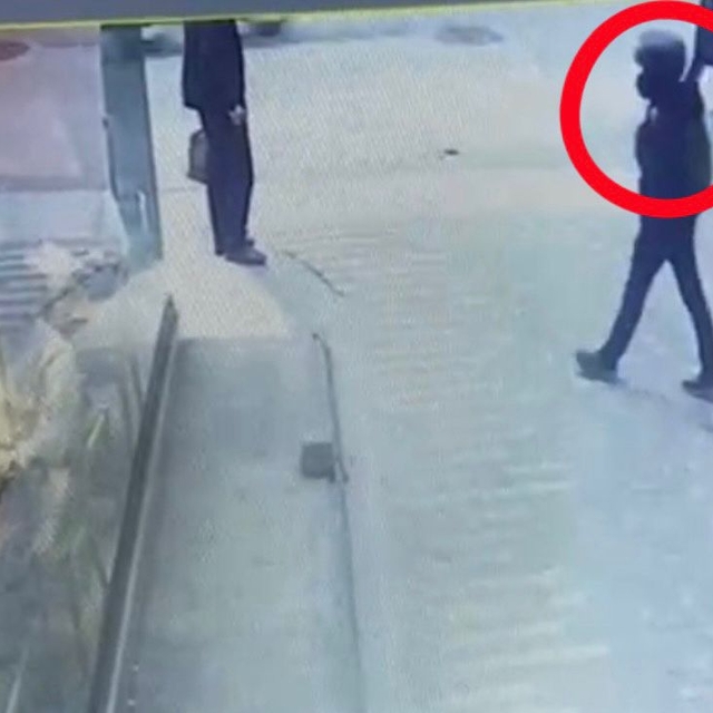 Ordu'da, kasklı şüphelinin kuyumcu hırsızlığı kamerada (2)