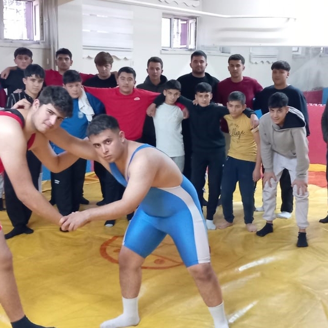 Develi'de liselerarası güreş müsabakaları yapıldı