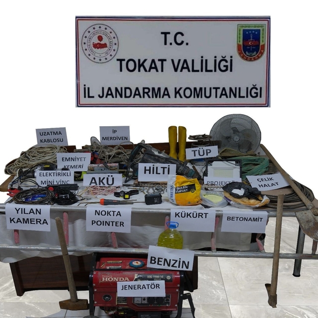 Tokat'ta kaçak kazı yapan 3 şüpheli suçüstü yakalandı