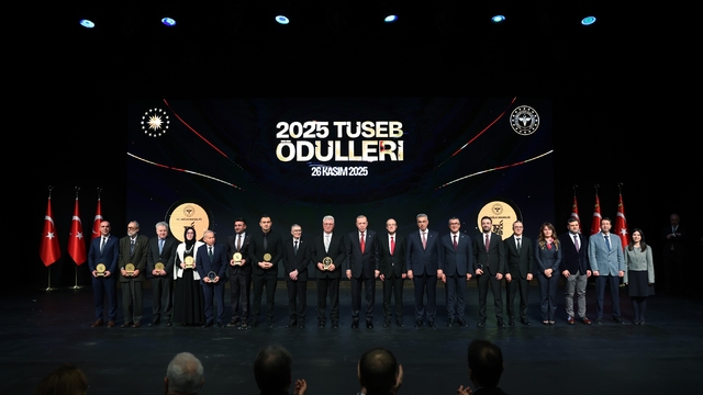 Cumhurbaşkanı Erdoğan'dan ERÜ'ye ödül