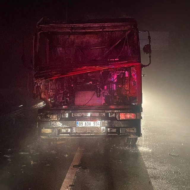 Seyir halindeyken yanan çekici kullanılamaz hale geldi