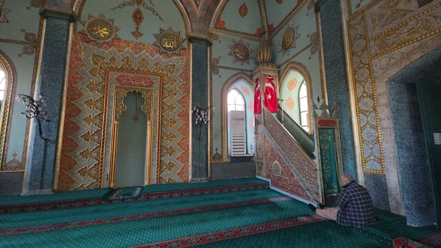 Kütahya'nın şaheseri: Yeşil Camii
Kentin kültürel mirasında önemli bir yere sahip olan Yeşil Camii, Osmanlı tezyinat sanatının özgün izlerini taşıyan nadide yapılar arasında yer alıyor
