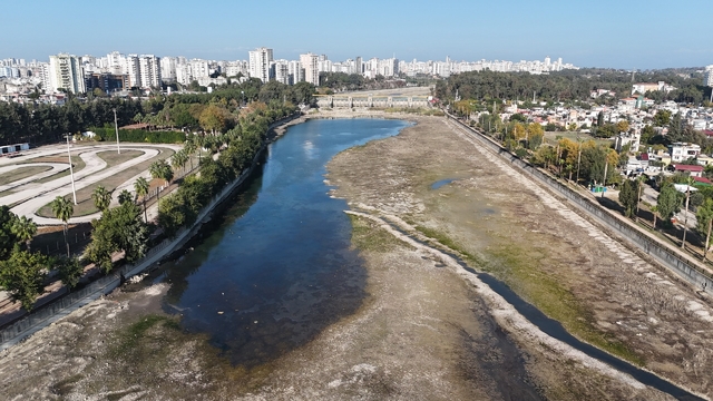 Adana'da son 52 yılın en kurak dönemi: Nehre ve kanallara su verilmiyor