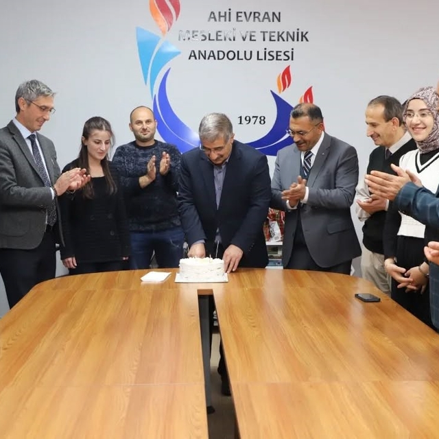 Bayburt'ta emekliye ayrılan müdüre veda programı