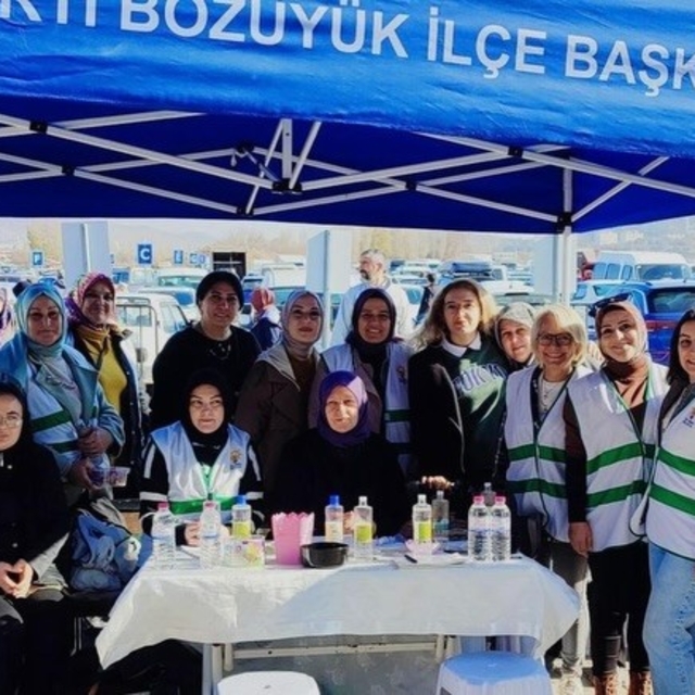 AK Parti Bilecik teşkilatı Bozüyük'te vatandaşla buluştu