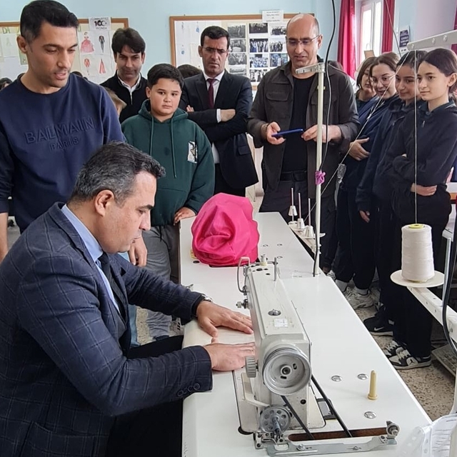 Kaymakam Dalak öğrencilerle dikiş dikip çapa yaptı