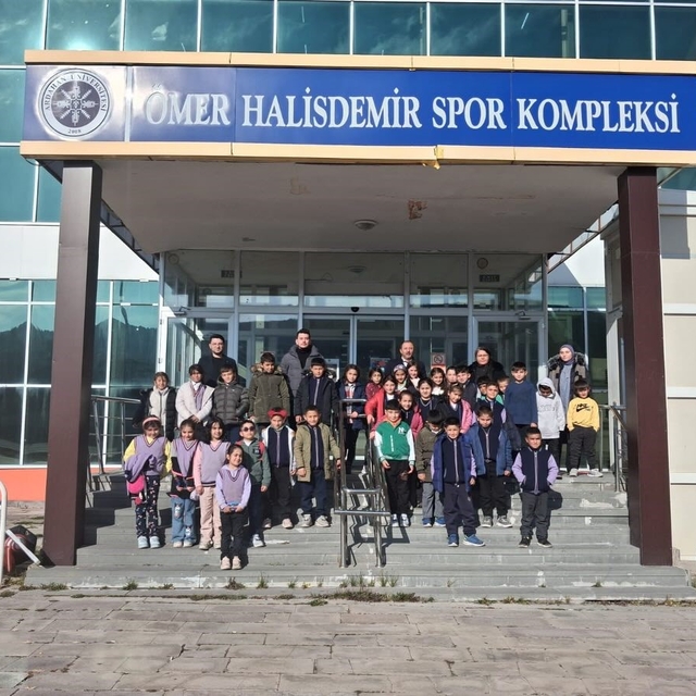 Köy okullarında ki öğrenciler sinema ile tanıştı