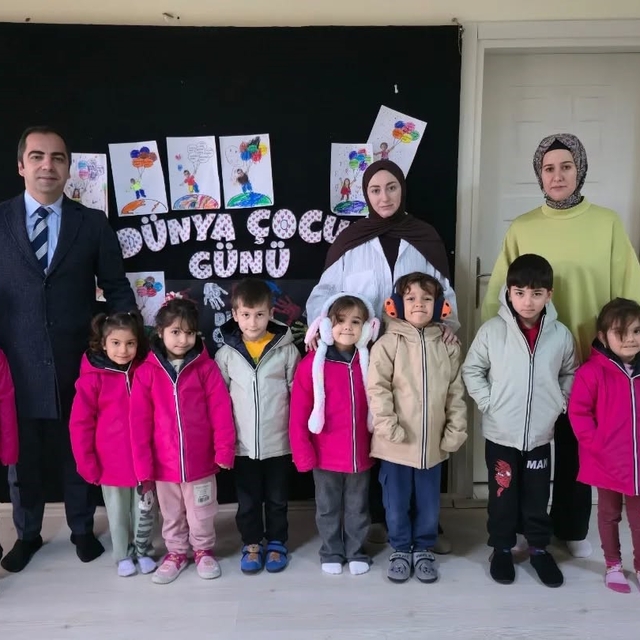 Bilecik'te bir hayırseverin mont desteği öğrencileri sevindirdi