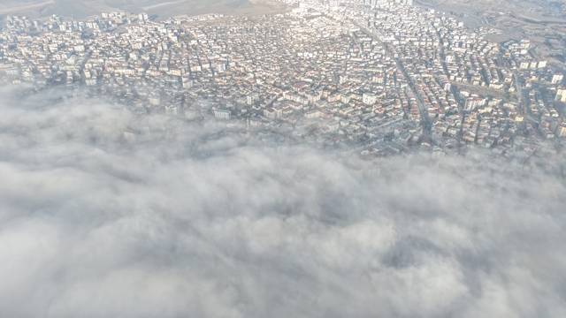 Sivas'ta yoğun sis etkili oldu