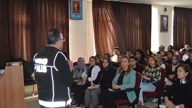 Gemerek'te uyuşturucu, bağımlılık ve terörle mücadele semineri düzenlendi