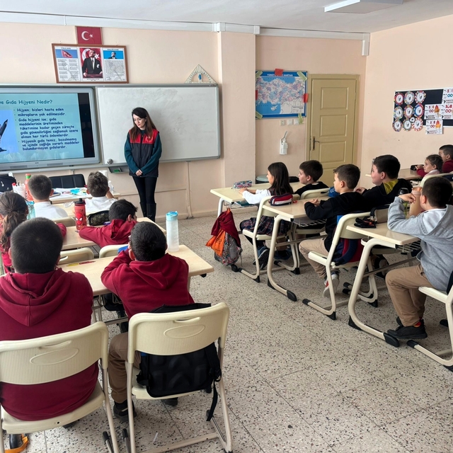 Lüleburgaz'da öğrencilere su verimliliği, gıda israfı ve beslenme eğitimi v...