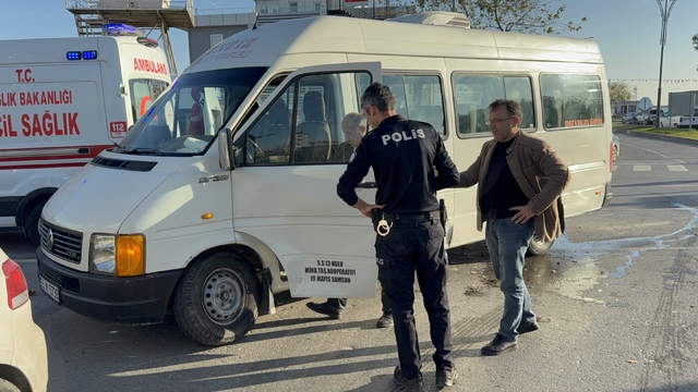 Samsun'da minibüs ile otomobil çarpıştı: 1 yaralı