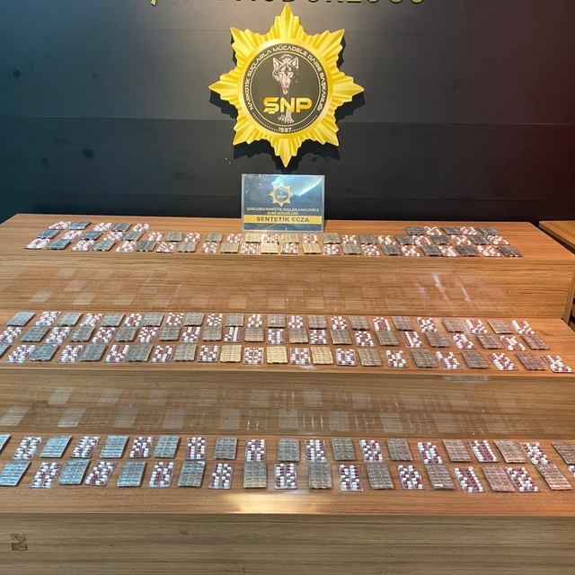 Şanlıurfa'da 2 bin 404 uyuşturucu hapla yakalanan şahsa gözaltı