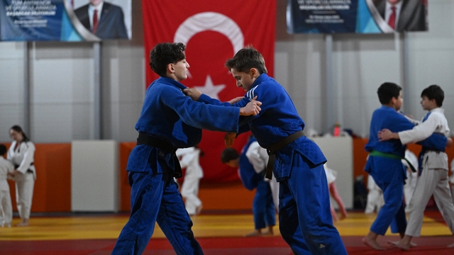 Kuşak güreşinde genç sporcu, dünya şampiyonasında madalya kovalayacak