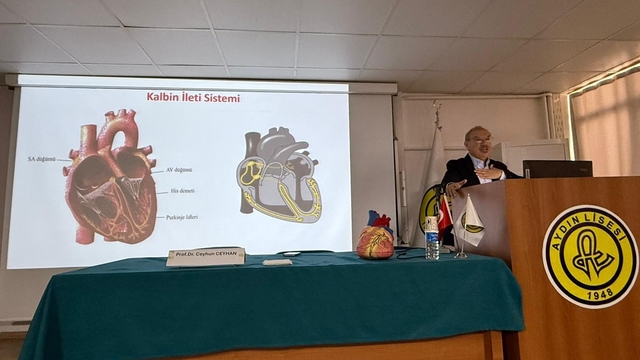 ADÜ'lü akademisyen Aydın Lisesi'nde öğrencilerle buluştu