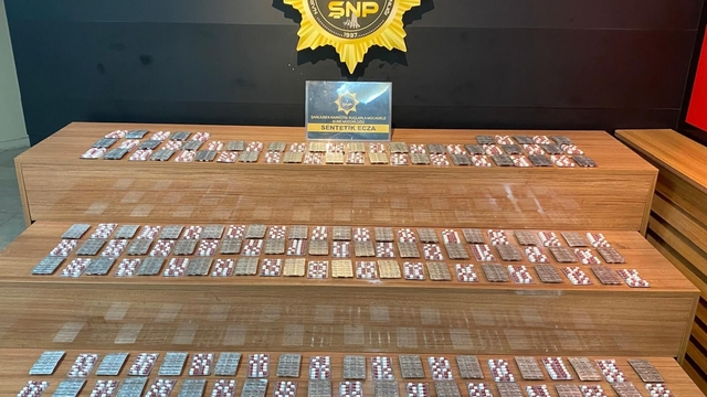 Şanlıurfa'da 2 bin 404 uyuşturucu hapla yakalanan şahsa gözaltı