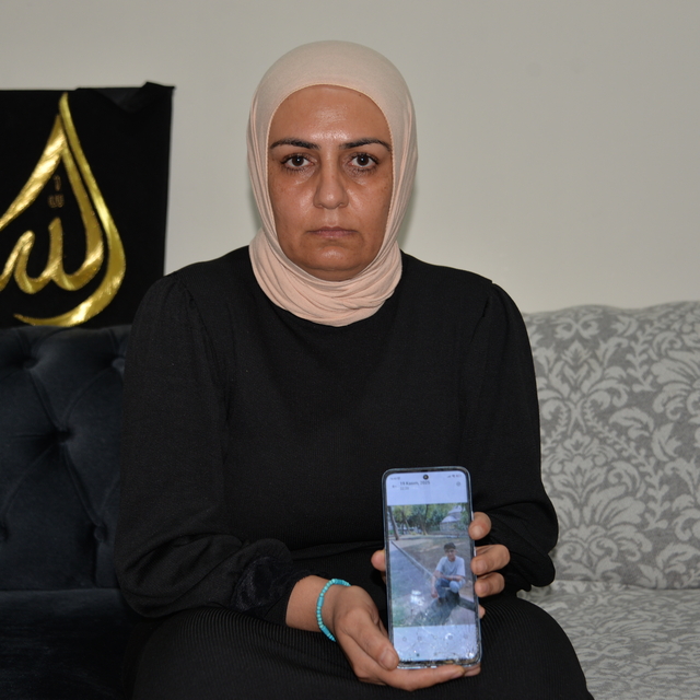 Oğullarının katilini bulmak için öldürüldüğü mahalleye taşındılar