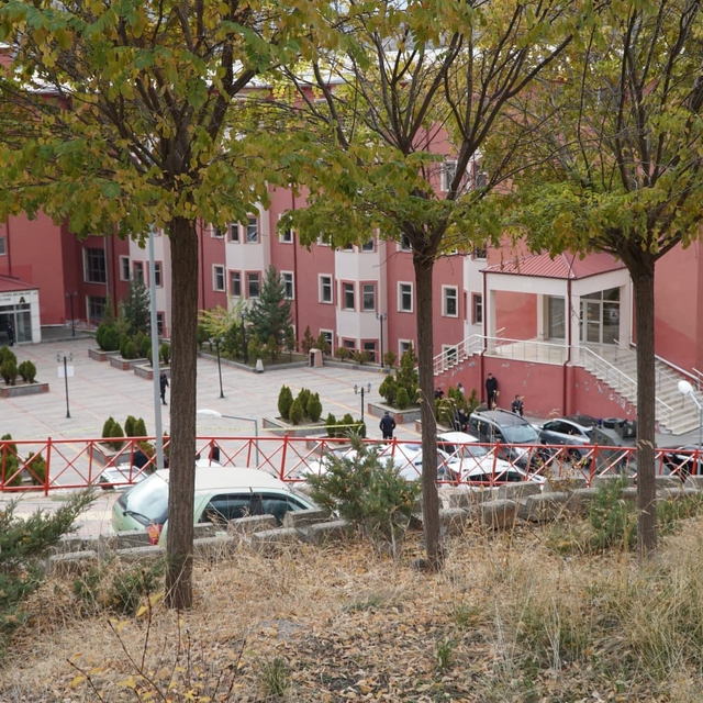 Üniversitede kadın memuru rehin alan şüpheli, susma hakkını kullandı