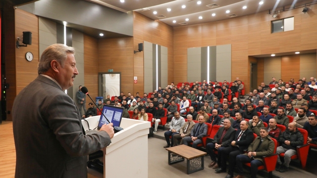 Melikgazi Belediyesi Park ve Bahçeler personeline 'Ağaç Bakım Sırları' anlatıldı