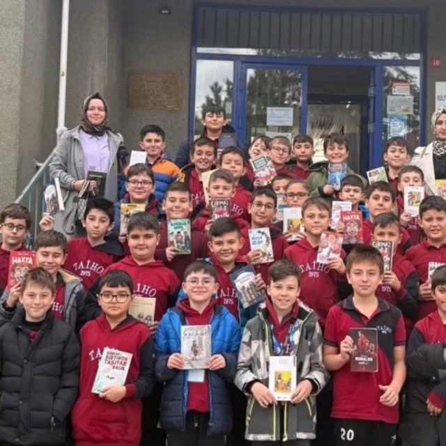 Tavşanlı Anadolu İmam Hatip Ortaokulu öğrencileri kitaplarla buluştu