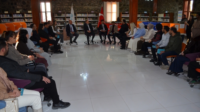 Bulanık Kaymakamı Koşansu, kütüphane buluşmalarında öğretmenlerle özel söyleşi gerçekleştirdi