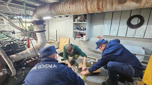 Trabzon'da 7 bin 99 litre kaçak akaryakıt ele geçirildi