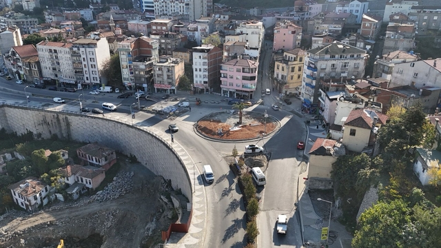 Trabzon'da Esentepe Kavşağı'nın yapım çalışmaları devam ediyor