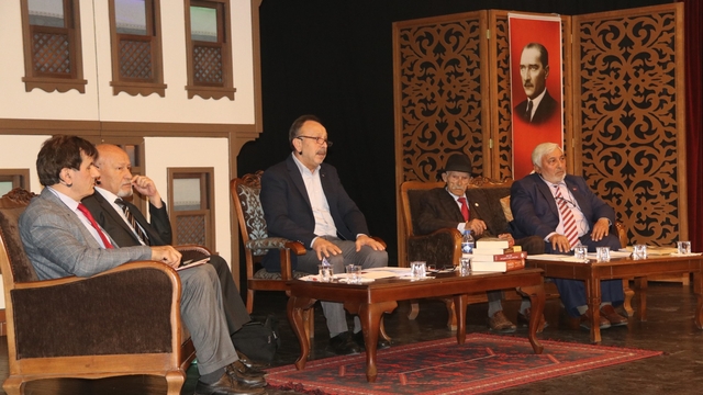 Akçaabat'ta söyleşi gerçekleştirildi