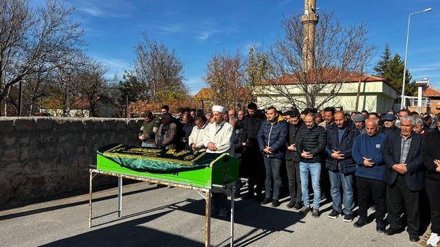 Nefes borusuna kaçan jelibon kaçan 8 yaşındaki Ahmet, toprağa verildi