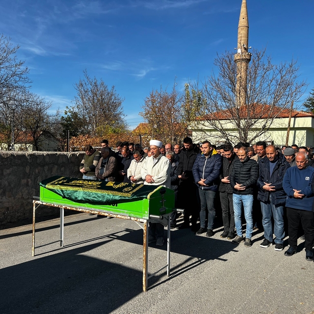 Nefes borusuna kaçan jelibon kaçan 8 yaşındaki Ahmet, toprağa verildi