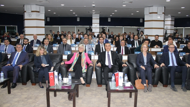 İş adamları, Almanya'dan vize kolaylığı talep etti
KAYSO Yönetim Kurulu Başkanı Mehmet Büyüksimitci:
"Vize konusu iş dünyasının en büyük beklentilerinden biri"