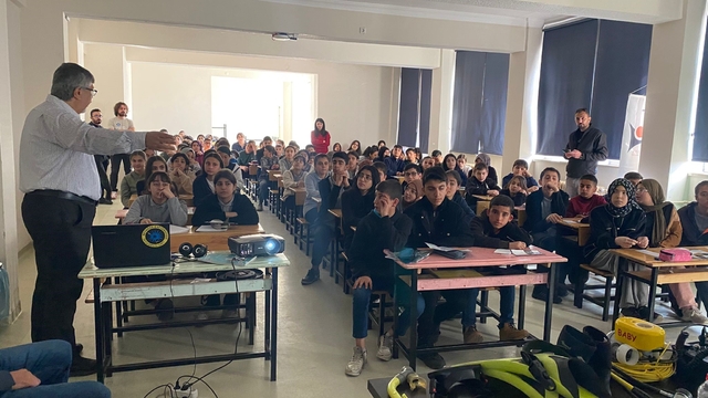 Bitlis, Van ve Muş illerindeki öğrenciler "Mavi Bilim'le" buluştu