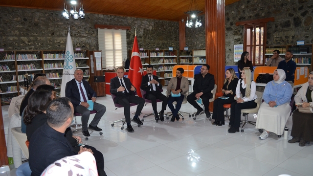 Bulanık Kaymakamı Koşansu, öğretmenlerle bir araya geldi