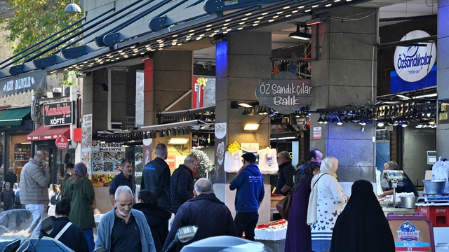 Trabzon'da hamsinin kilogramı 50 liradan satılıyor