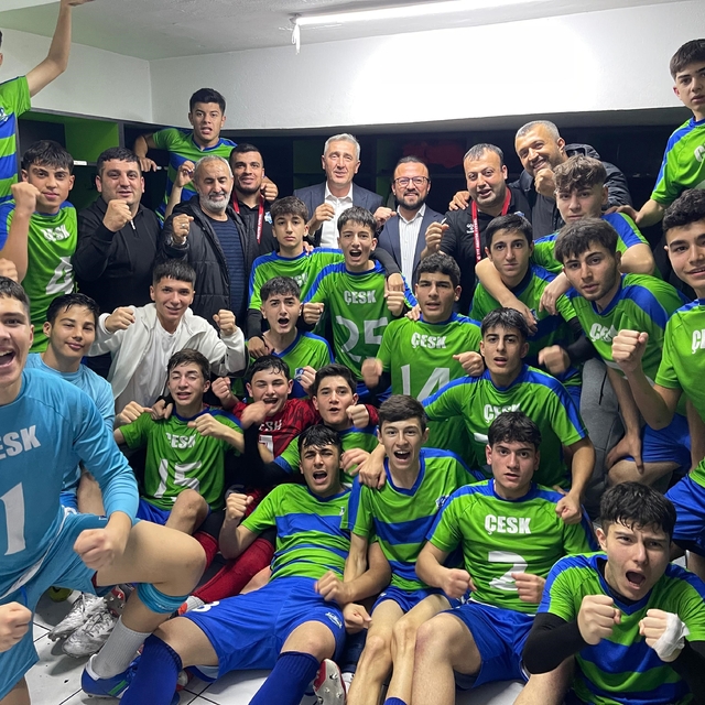 Çayırova Belediyesi Eğitim Spor Kulübü U-16 Futbol Takımı şampiyon oldu