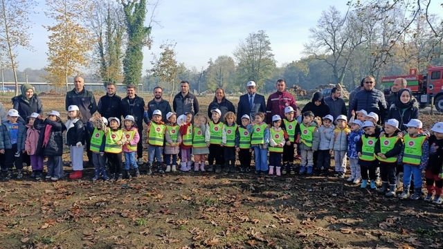 4-6 yaş Kur'an kursu öğrencileri fidan dikti