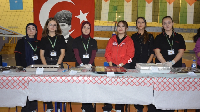 Ordu'da öğrencilerden Gazze'ye hayır çarşısı