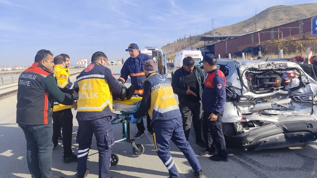 Çorum'da cip ile kamyon çarpıştı: 5 yaralı