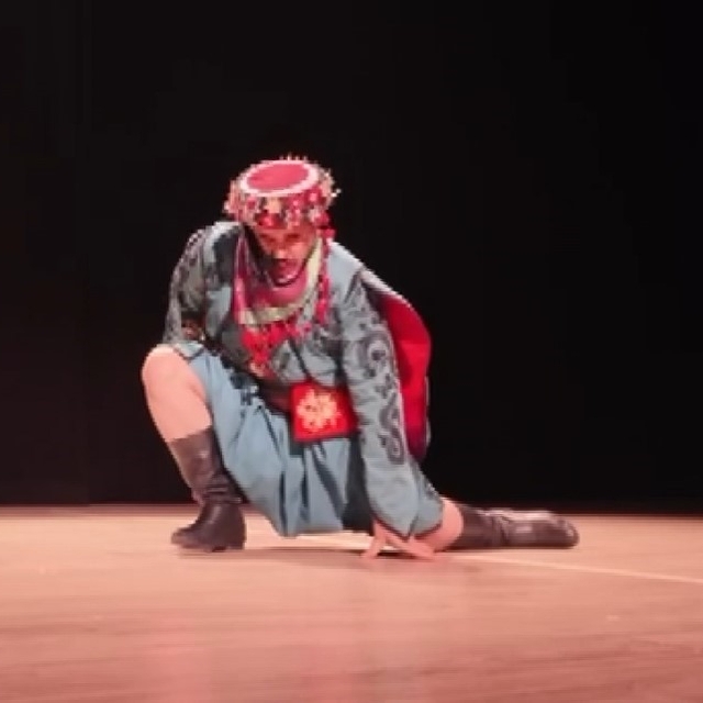 Gösteri sırasında ters hareket yapan dansçının çapraz bağları koptu