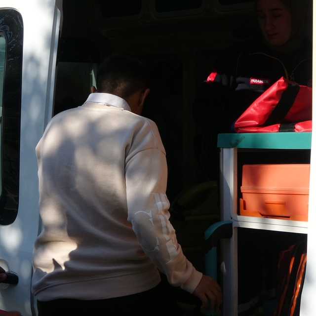 Bıçaklı şahıs sokakta karşılaştığı 2 çocuğu yaraladı