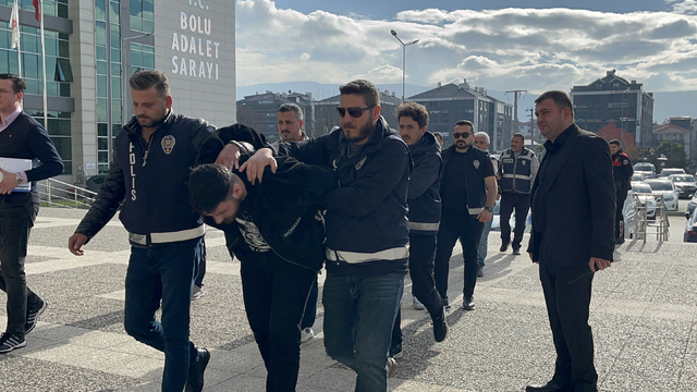 Bolu'da 140 bin dolarlık dolandırıcılık; 3'ü çocuk 5 şüpheli yakalandı