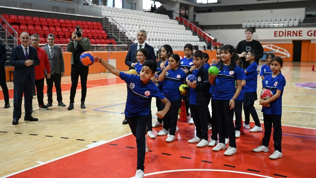 Edirne'de 14 bin çocuk Valiliğin projeleriyle sporla buluştu