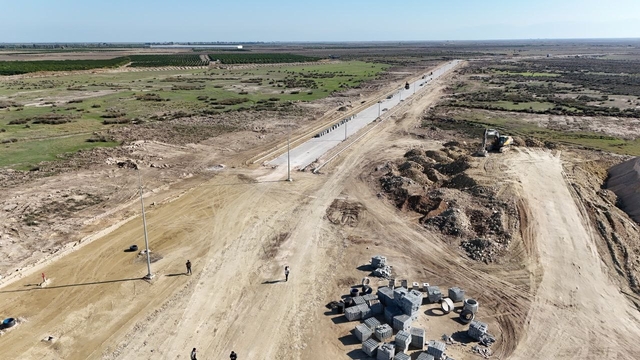 Adana Valisi Köşger: "1 milyar TL'lik yatırım hayata geçiriliyor"
Adana Valisi Yavuz Selim Köşger, Türkiye'nin atıl alanlarından birinin ekonomiye kazandırıldığını belirterek, "Yaklaşık 1 milyar TL'lik yatırım hayata geçiriliyor" dedi