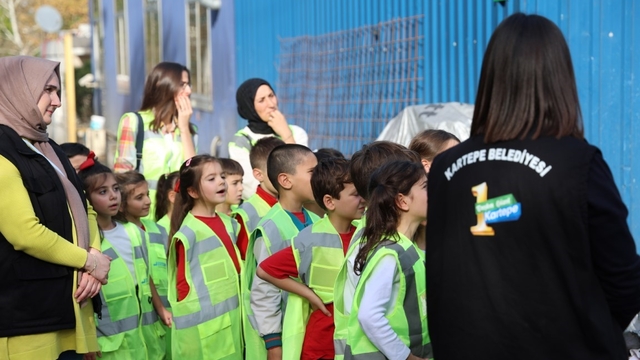 Kartepe'de öğrencilere geri dönüşüm bilinci aşılanıyor