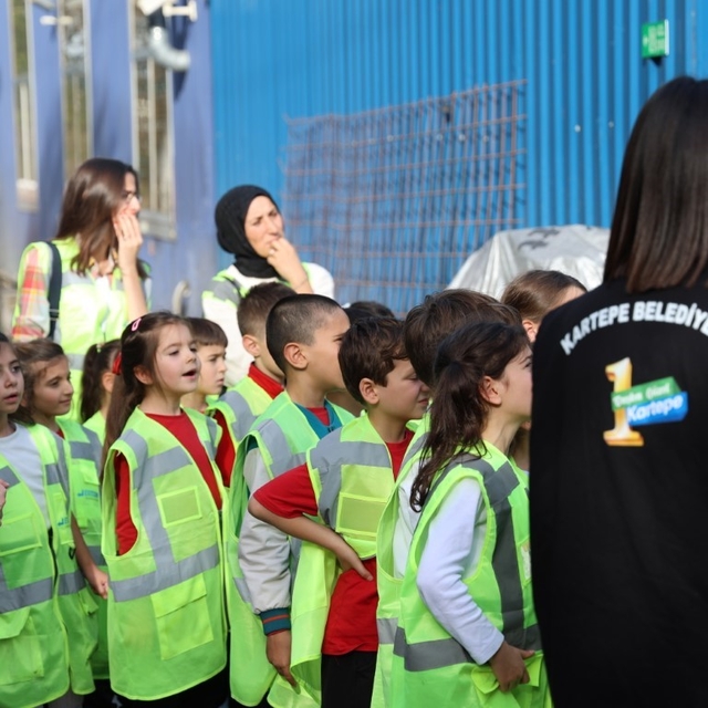 Kartepe'de öğrencilere geri dönüşüm bilinci aşılanıyor