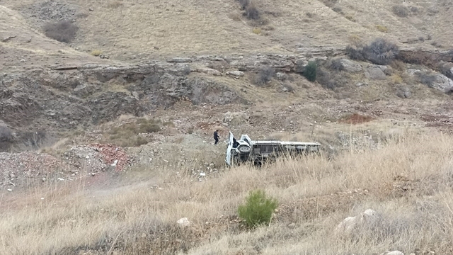 Elazığ'da kamyon devrildi: 1 yaralı