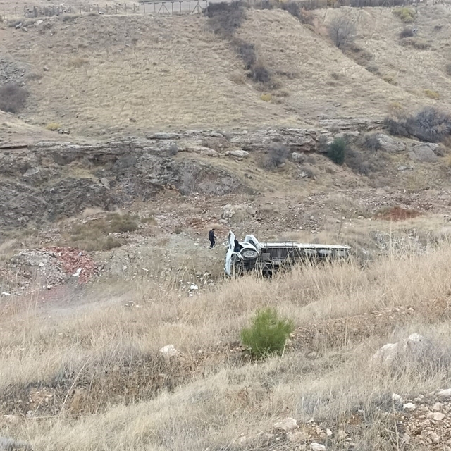 Elazığ'da kamyon devrildi: 1 yaralı
