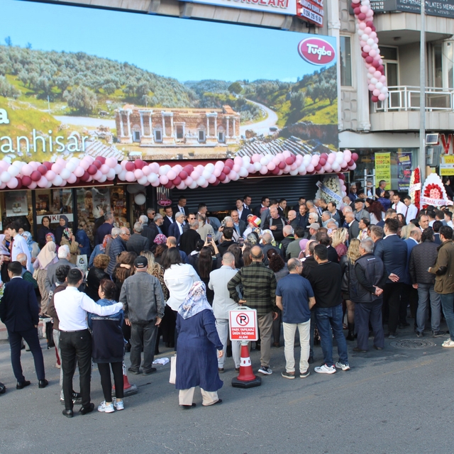 Tuğba Kuruyemiş'in 127. şubesi kadınların eliyle açıldı