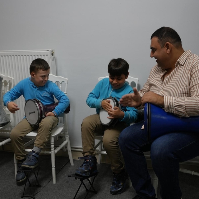 Çocuk üniversitesi özel misafirlerini ağırladı
El becerilerini geliştirdile...